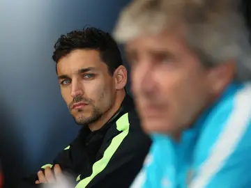 Jesús Navas, en rueda de prensa del City junto a Pelligrini Jesús Navas, en rueda de prensa del City junto a Pelligrini