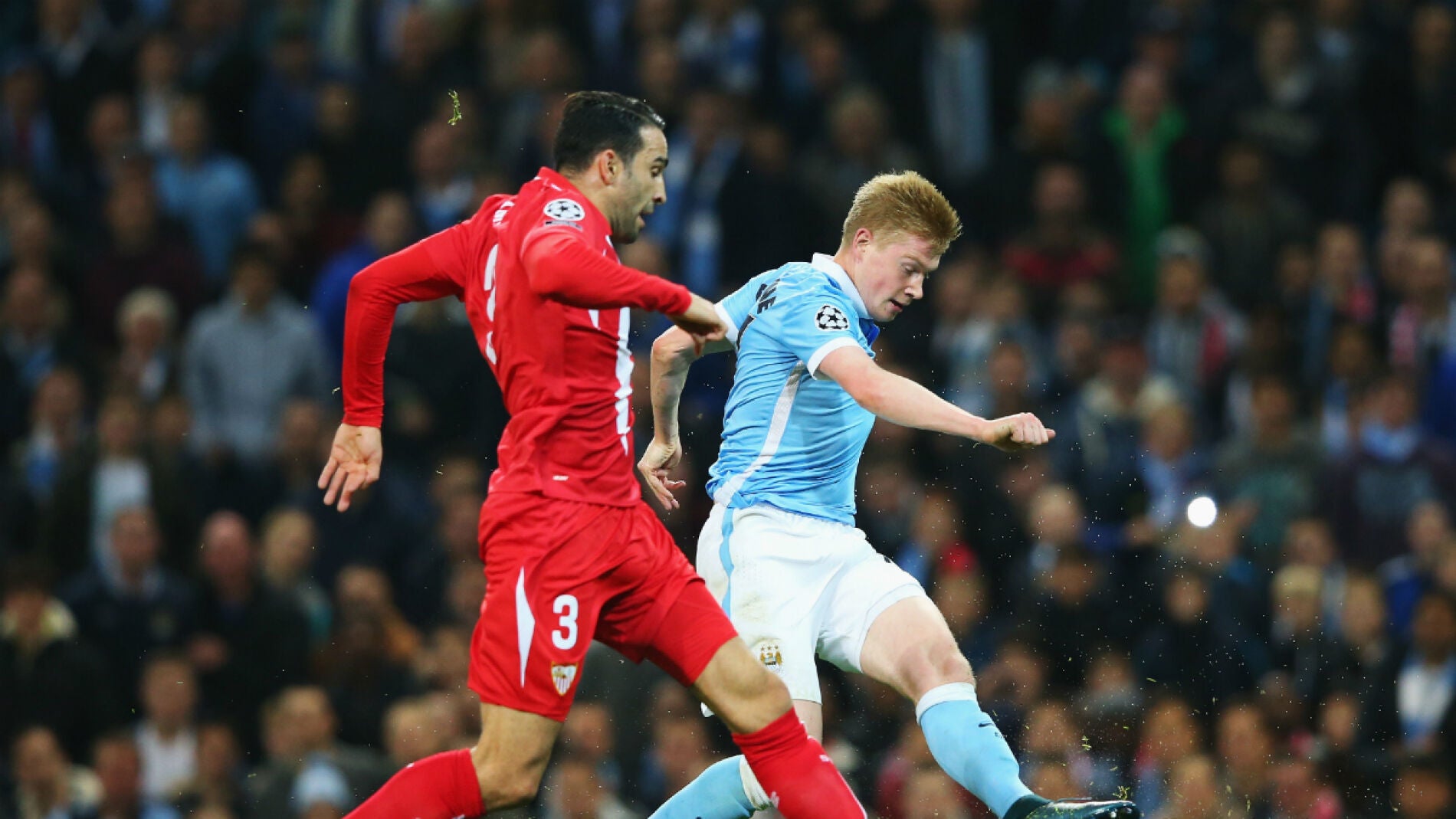 Kevin De Bruyne dispara ante la defensa de Rami