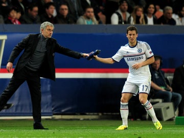 Hazard, junto a José Mourinho