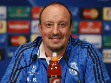 Benítez sonríe en rueda de prensa Benítez sonríe en rueda de prensa