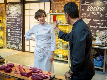 Paco saca tarjeta roja a Maripaz