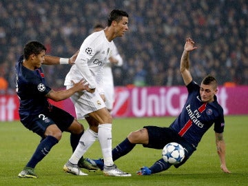 Cristiano, ante Verratti y Thiago Silva