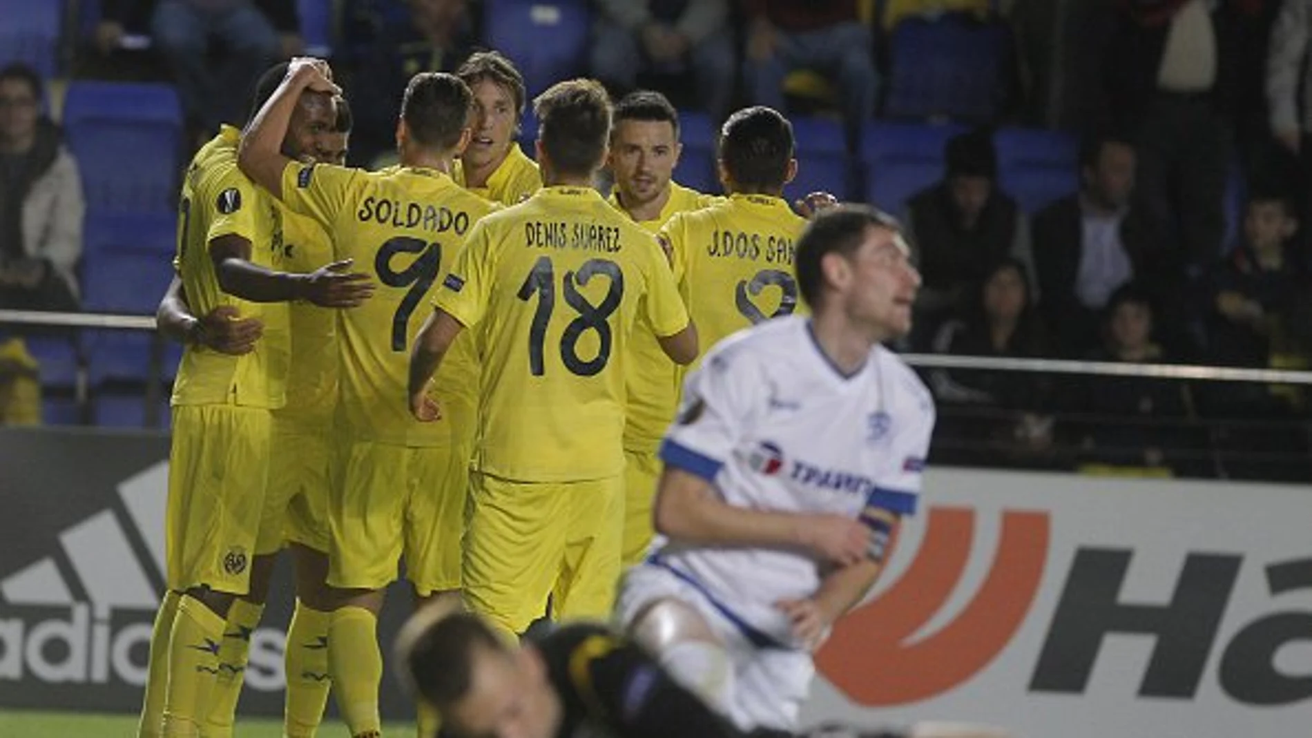 Los jugadores del Villarreal celebran el gol de Bakambu Los jugadores del Villarreal celebran el gol de Bakambu