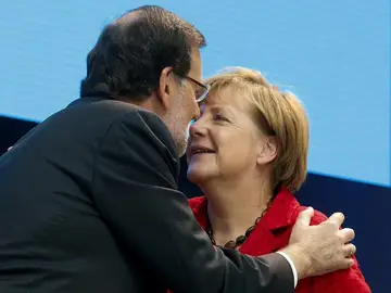 Mariano Rajoy saluda a Angela Merkel Mariano Rajoy saluda a Angela Merkel