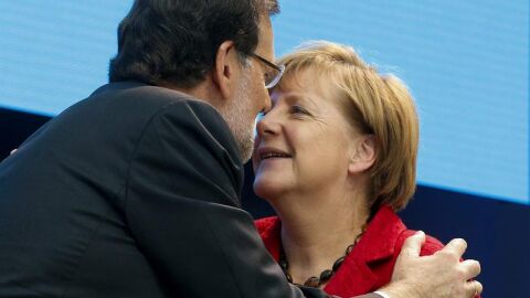 Mariano Rajoy saluda a Angela Merkel