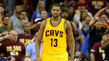 Tristan Thompson durante un partido de las finales de la NBA con los Cavaliers