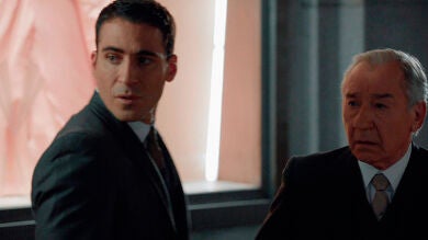 La tensión de Don Emilio y Alberto desaparece al ver a Ana