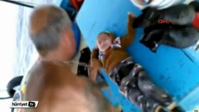 Pescadores turcos reaniman a un bebé a la deriva tras volcar una barca de imigrantes
