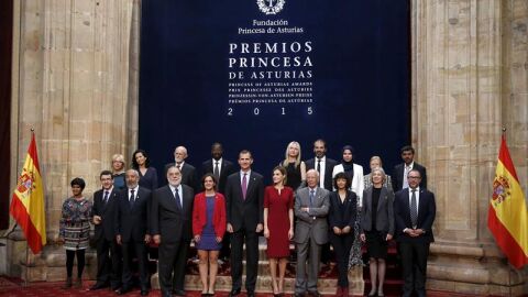 Los Reyes reciben en audiencia a los ganadores de los Premios Princesa de Asturias