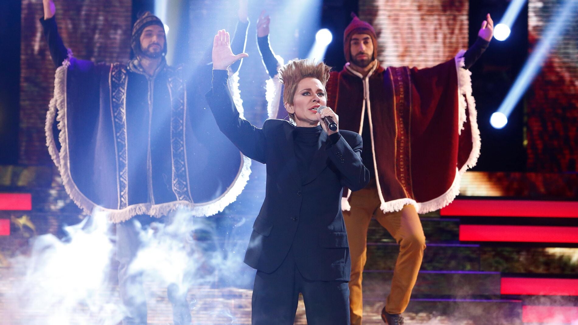 Vicky Larraz pone a prueba su fr&aacute;nces imitando a Desireless y su tema 'Voyage, voyage'