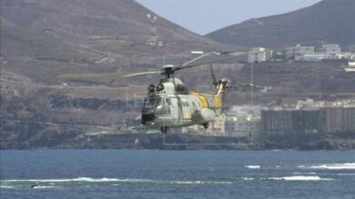 Los restos del helicóptero del SAR accidentado ya están bajo custodia en Gran Canaria