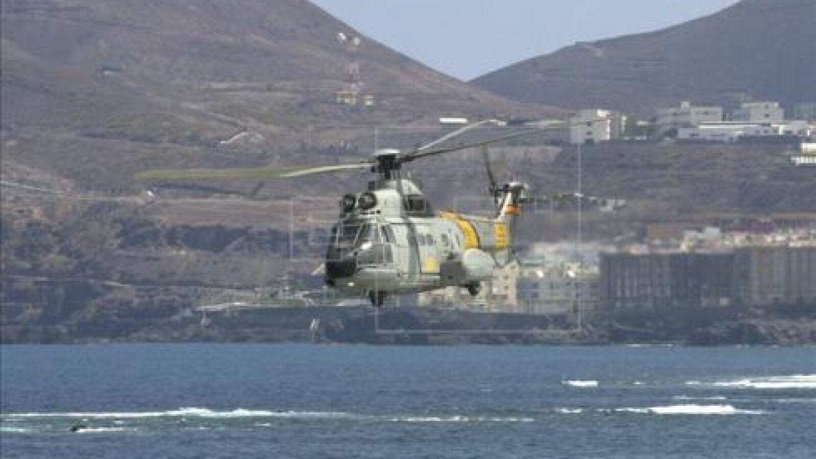 Los restos del helicóptero del SAR accidentado ya están bajo custodia en Gran Canaria