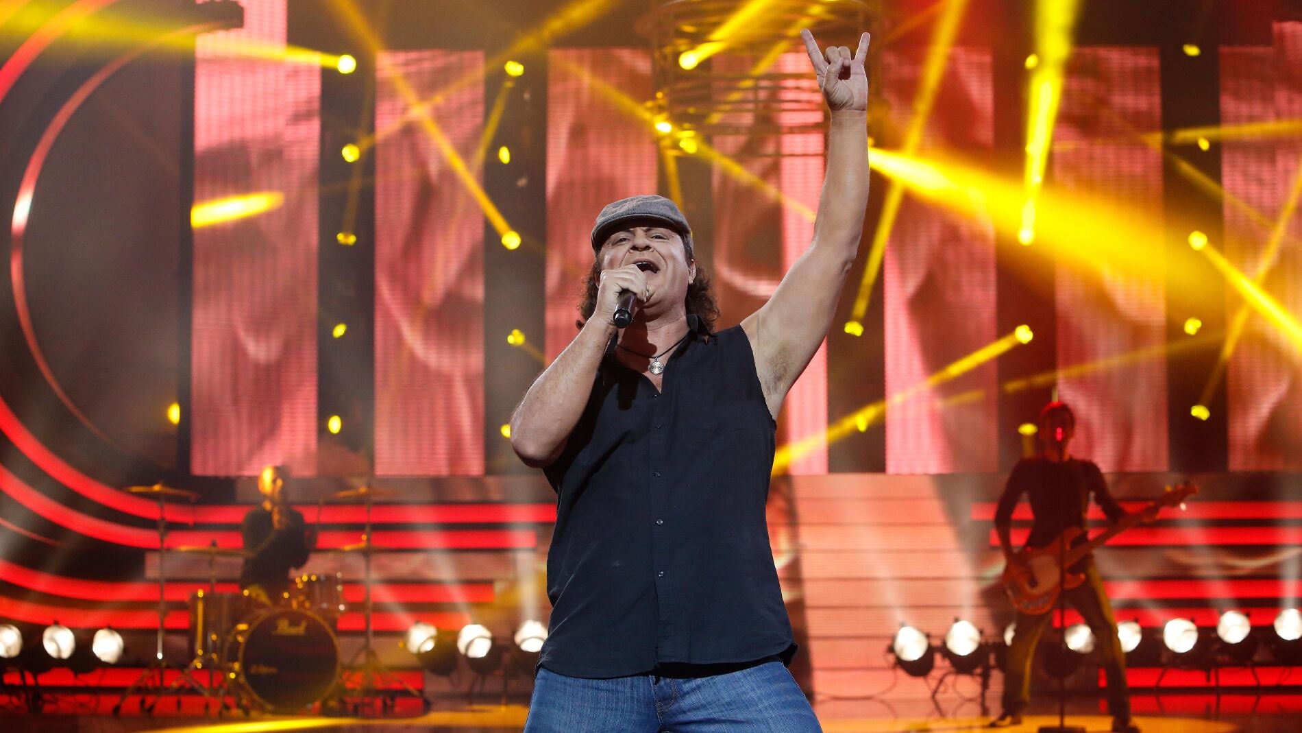 El Sevilla baja a los infiernos para interpretar a AC/DC en 'Highway to Hell'