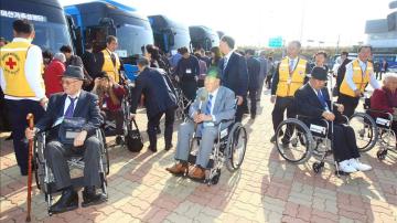 Miembros de las dos Coreas se reencuentran tras más de 60 años