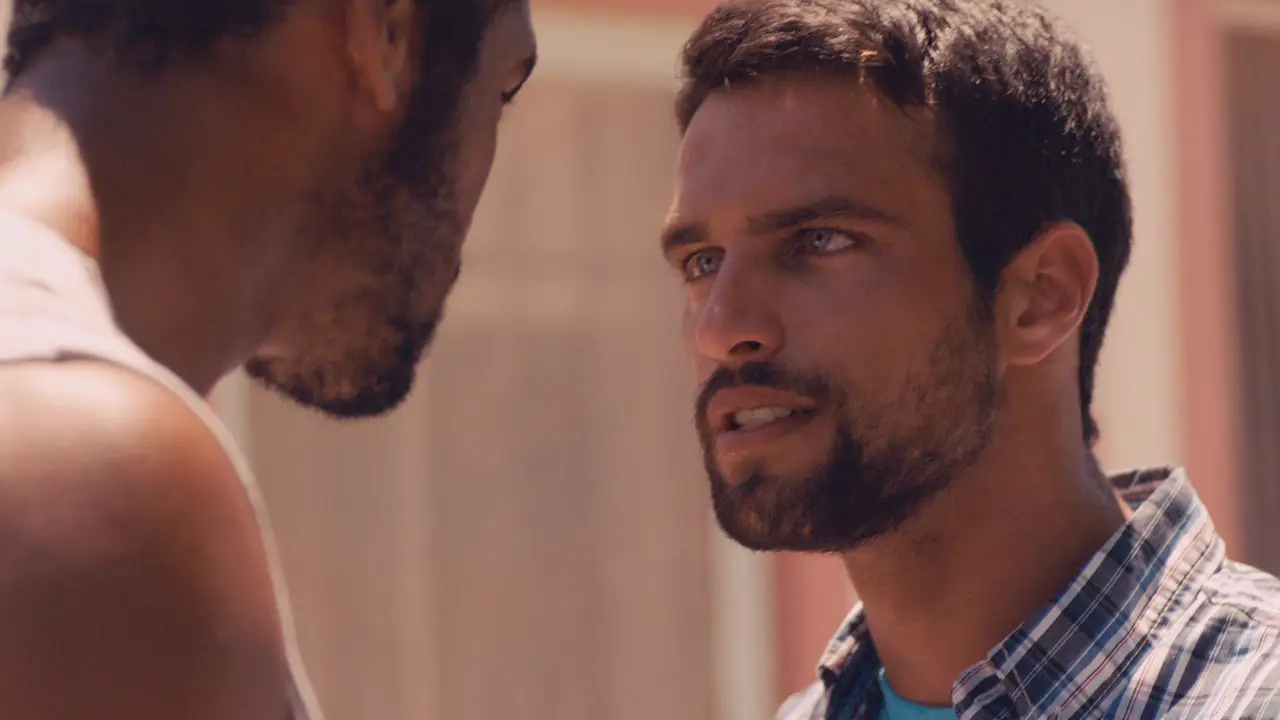Lucas y Kaled pelean por Fara
