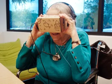 La anciana, durante su visita a la sede de Google La anciana, durante su visita a la sede de Google