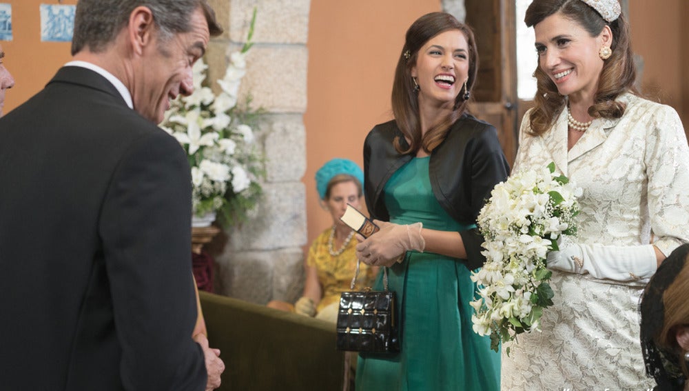 Eugenio, Sofía y Adela en la esperada boda