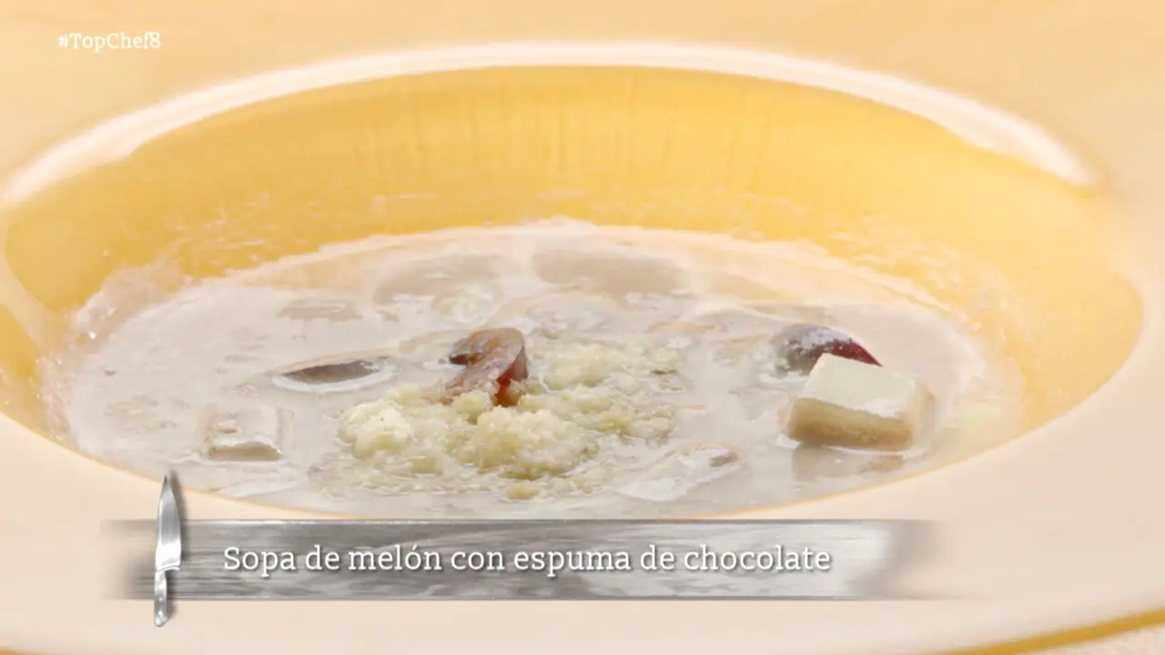 Sopa de melón con espuma de chocolate