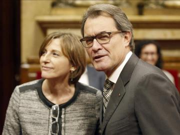 Artur Mas junto a Carme Forcadell en el Parlamento catalán