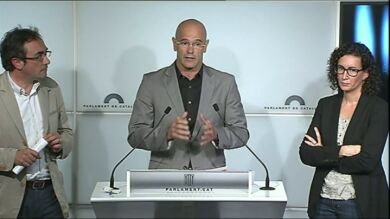 Junts pel Sí y la CUP pactan iniciar el proceso hacia la 