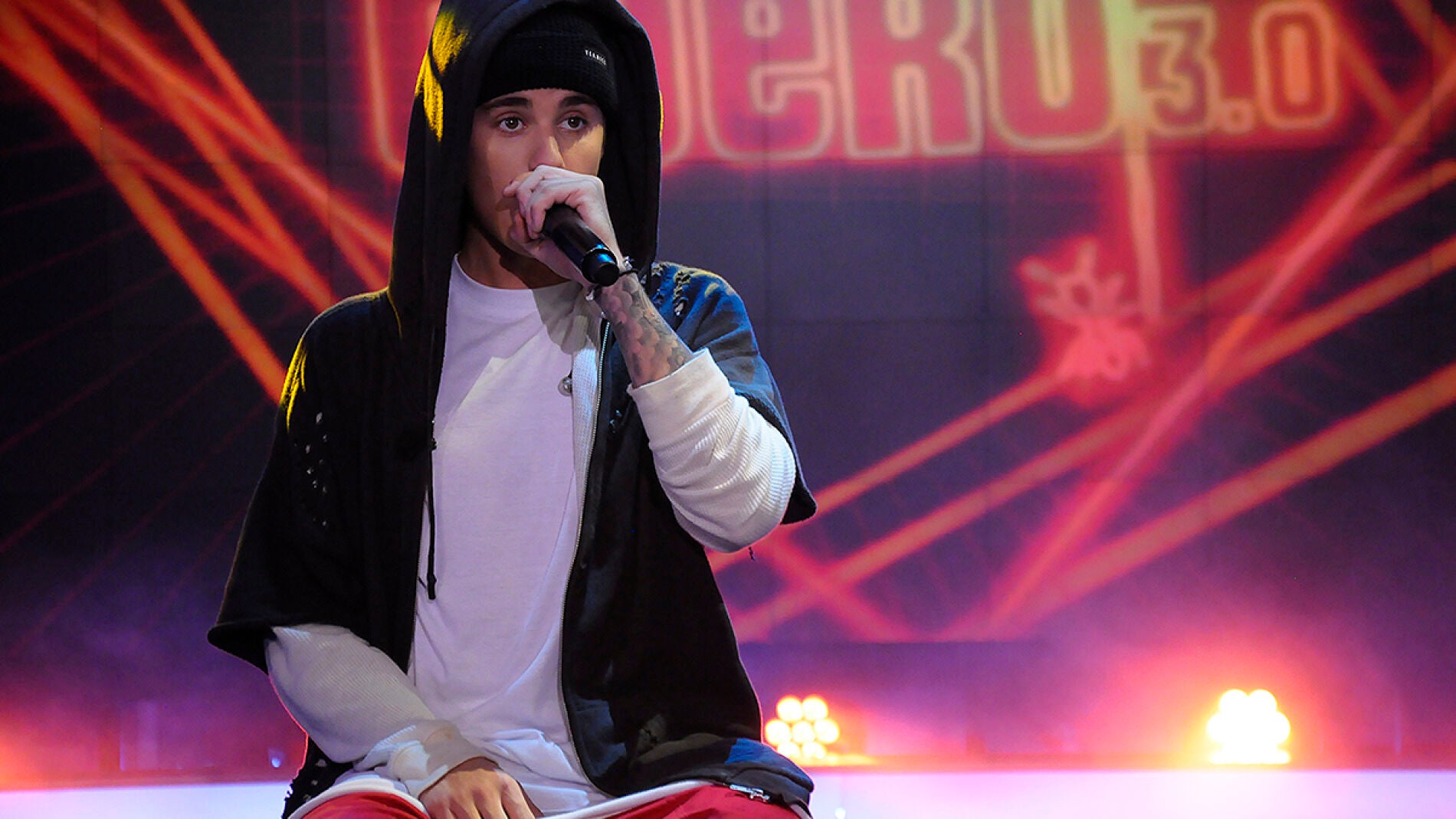 Justin Bieber canta para sus fans
