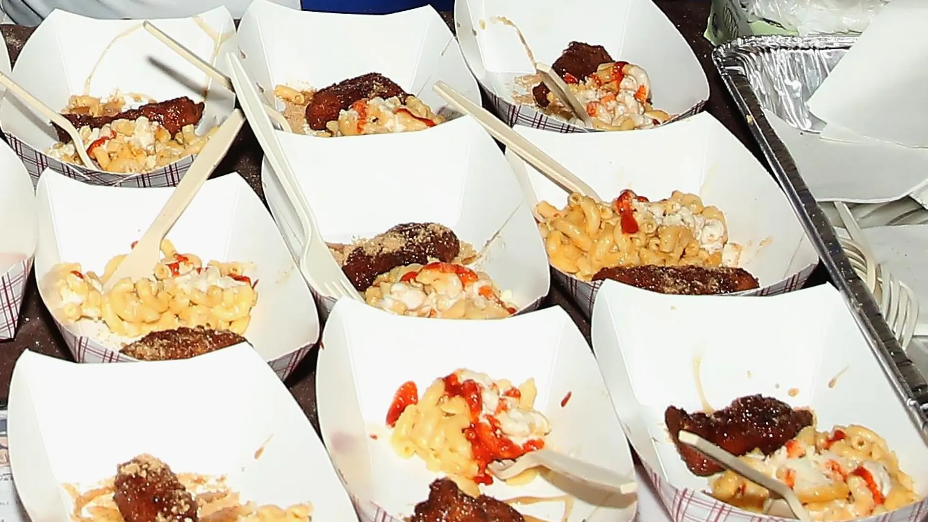 Comida en envases de cartón Comida en envases de cartón