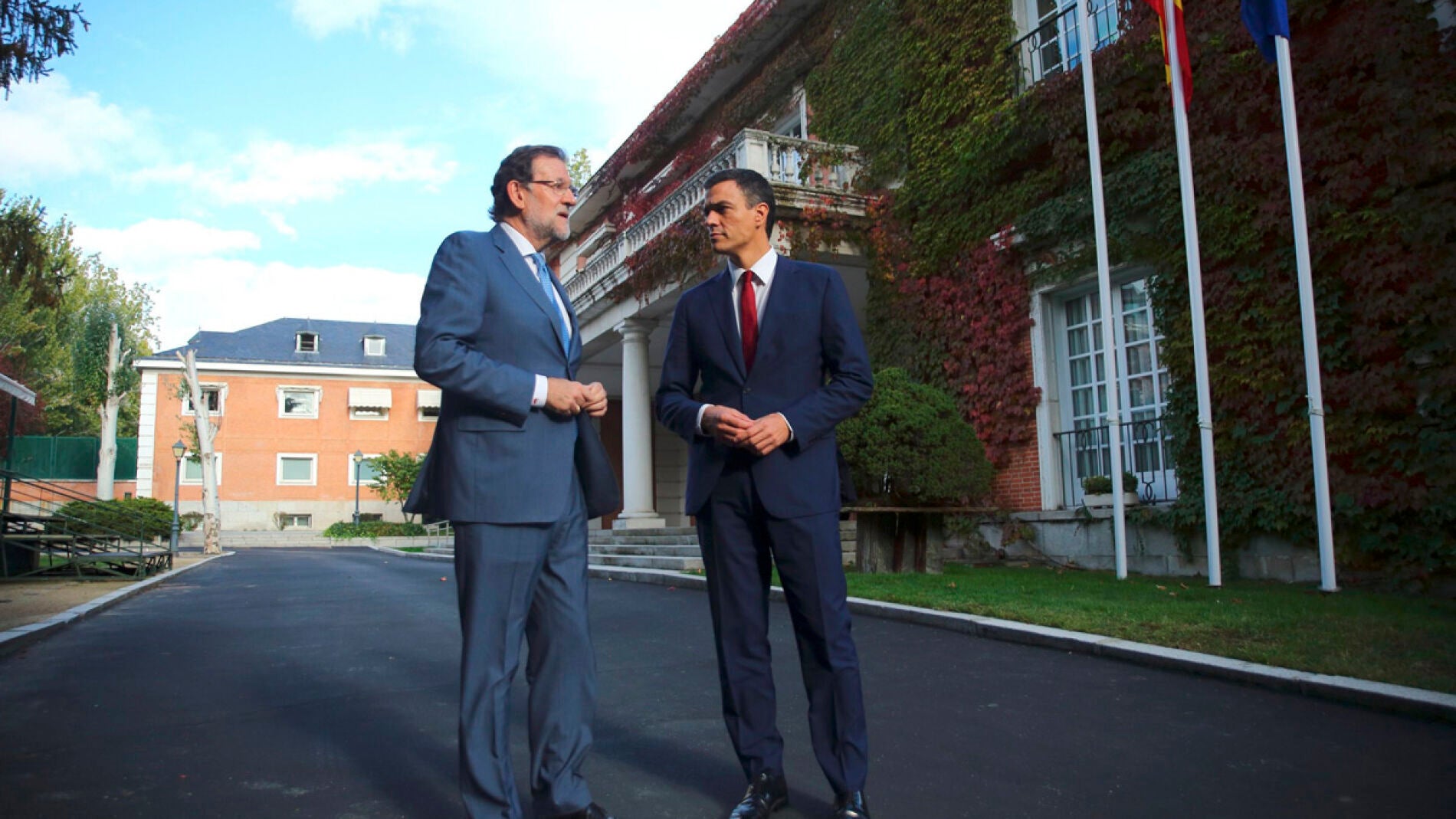 Rajoy recibe a S&aacute;nchez en la Moncloa