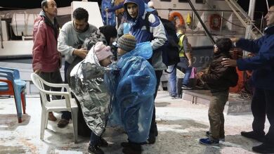 Ascienden a siete los muertos en el naufragio de un bote con refugiados frente a Lesbos