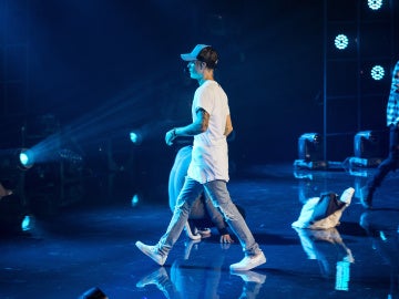Justin Bieber se marcha del escenario en Oslo