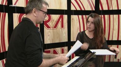 Ruth ensaya la canción de Marilyn Manson