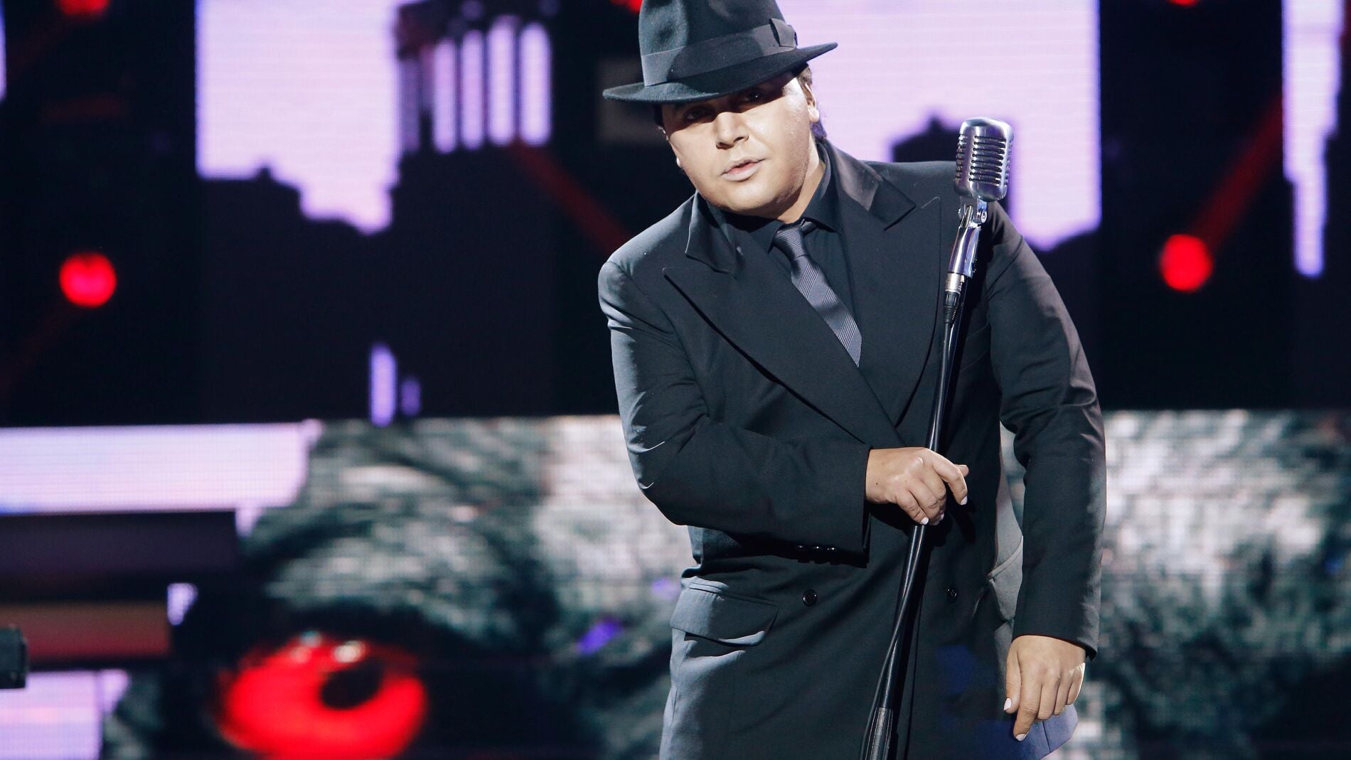 Falete saca su lado m&aacute;s felino y se convierte en un &lsquo;Lobo-hombre en Par&iacute;s&rsquo;