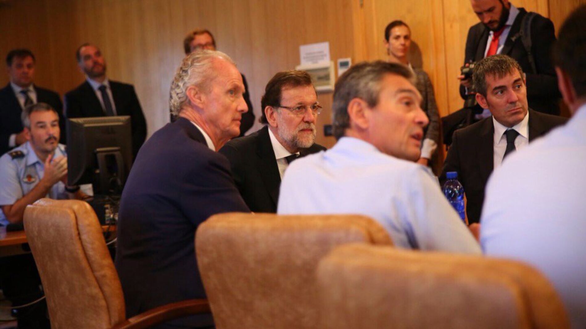 Mariano Rajoy, junto al ministro de Defensa, Pedro Moren&eacute;s