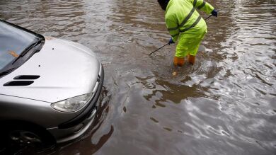 Las lluvias y el viento causan caídas de árboles e inundaciones en el litoral mediterráneo