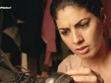 Lola encuentra pruebas del crimen Lola encuentra pruebas del crimen