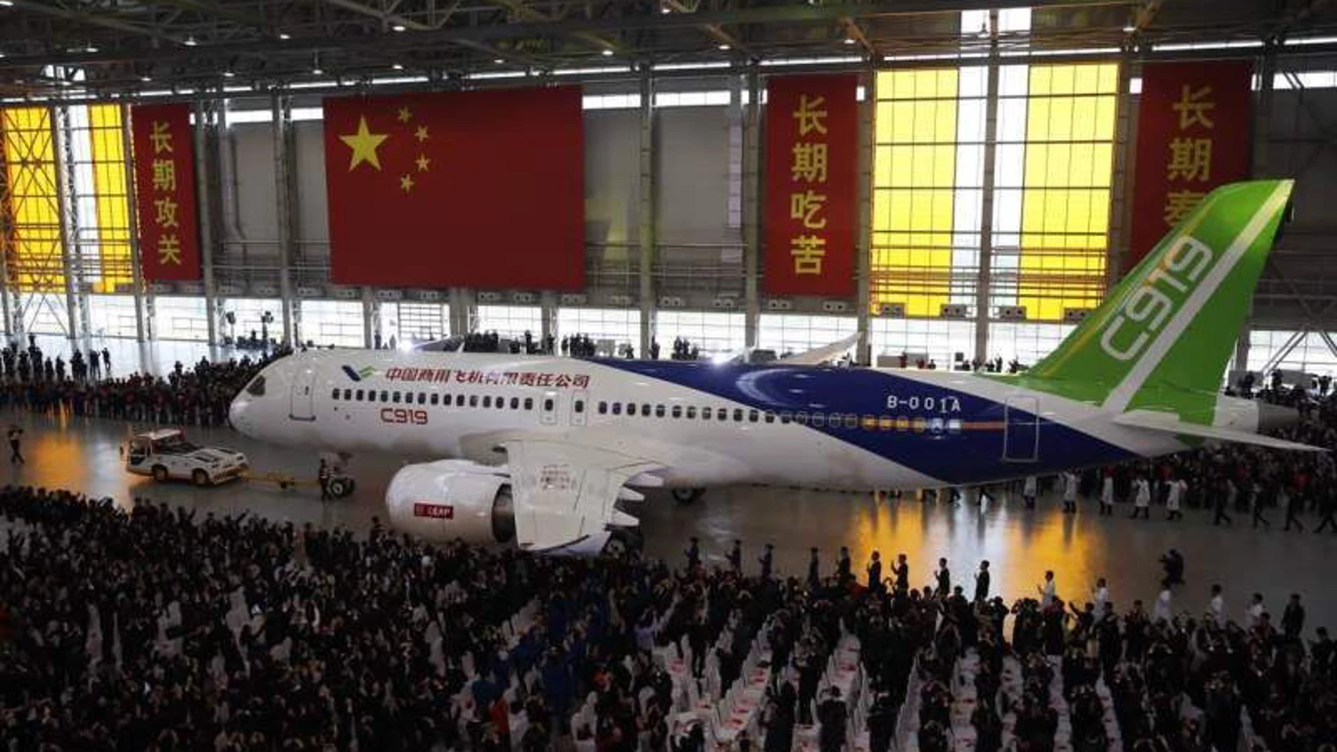 China presenta su primer avión comercial China presenta su primer avión comercial