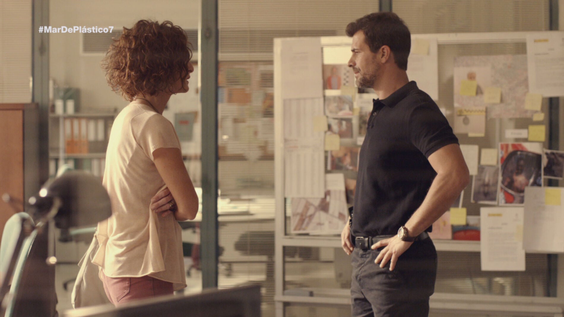 Marta y H&eacute;ctor hablan en el cuartel