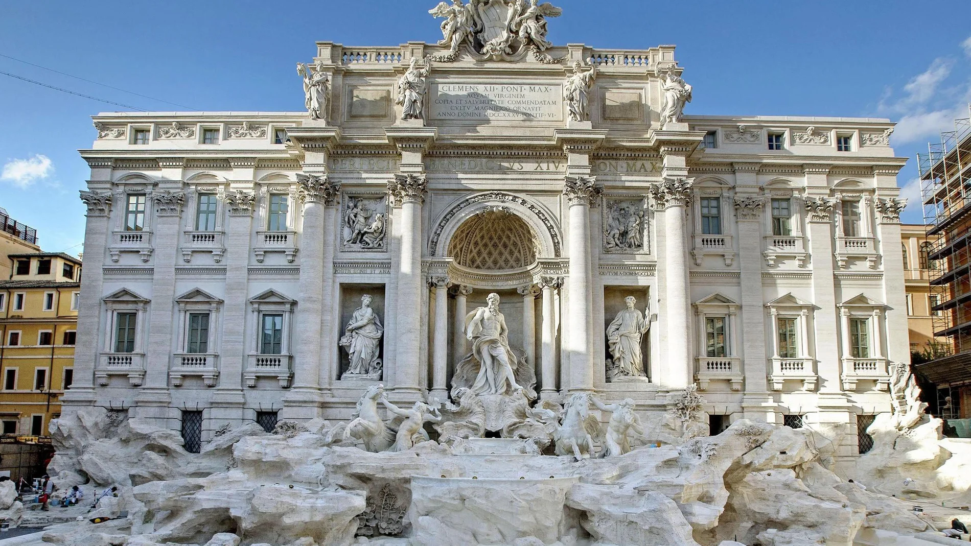 La Fontana di Trevi, ante los últimos retoques previos a su reapertura La Fontana di Trevi, ante los últimos retoques previos a su reapertura