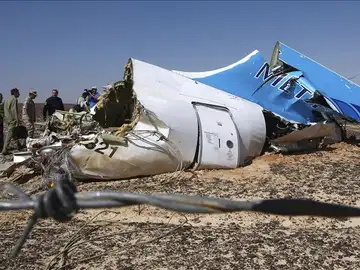 Fuselaje del avión siniestrado en el Sinaí Fuselaje del avión siniestrado en el Sinaí