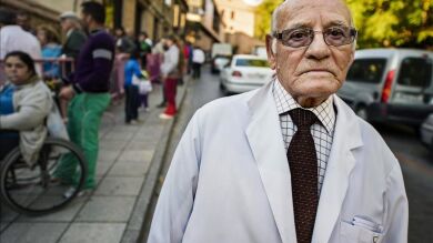 Cipriano González, 'el amigo de los pobres', lleva 60 años repartiendo comida porque conoce 