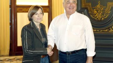 La presidenta del Parlament, Carme Forcadell, junto al cabeza de lista de Catalunya Sí que es Pot, Lluís Rabell