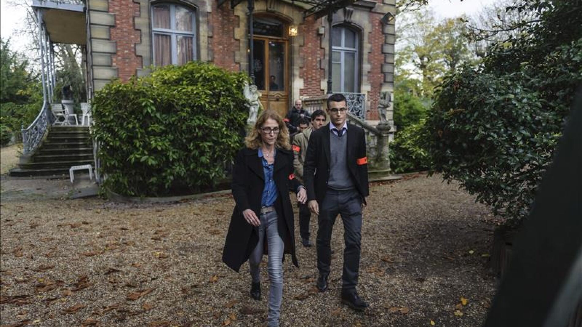 La Polic&iacute;a abandona la casa de Jean-Marie Le Pen tras el registro