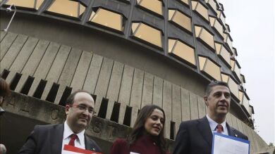 Ciudadanos, PSC y PPC piden amparo exprés al TC para frenar la moción independentista