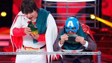 Àngel Llàcer reta a El Sevilla a comer sandías sin manos