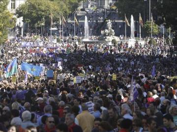 Madrid se llena de gente por la marcha contra la violencia de género Madrid se llena de gente por la marcha contra la violencia de género