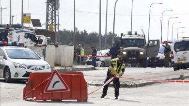 Dos palestinos muertos y cinco israelíes heridos en Cisjordania