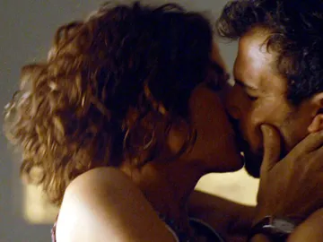 Marta se deja llevar por el deseo de estar con Héctor Marta se deja llevar por el deseo de estar con Héctor