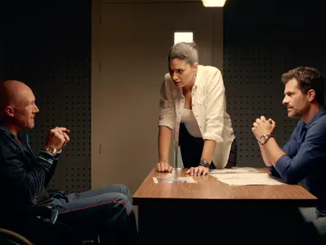 Héctor interroga a Barislav Héctor interroga a Barislav