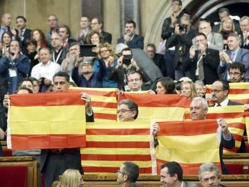 Banderas españolas y catalanas