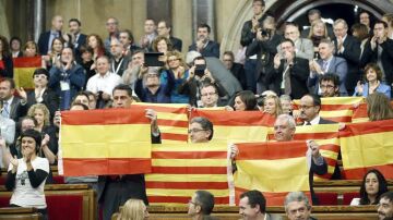 Banderas españolas y catalanas