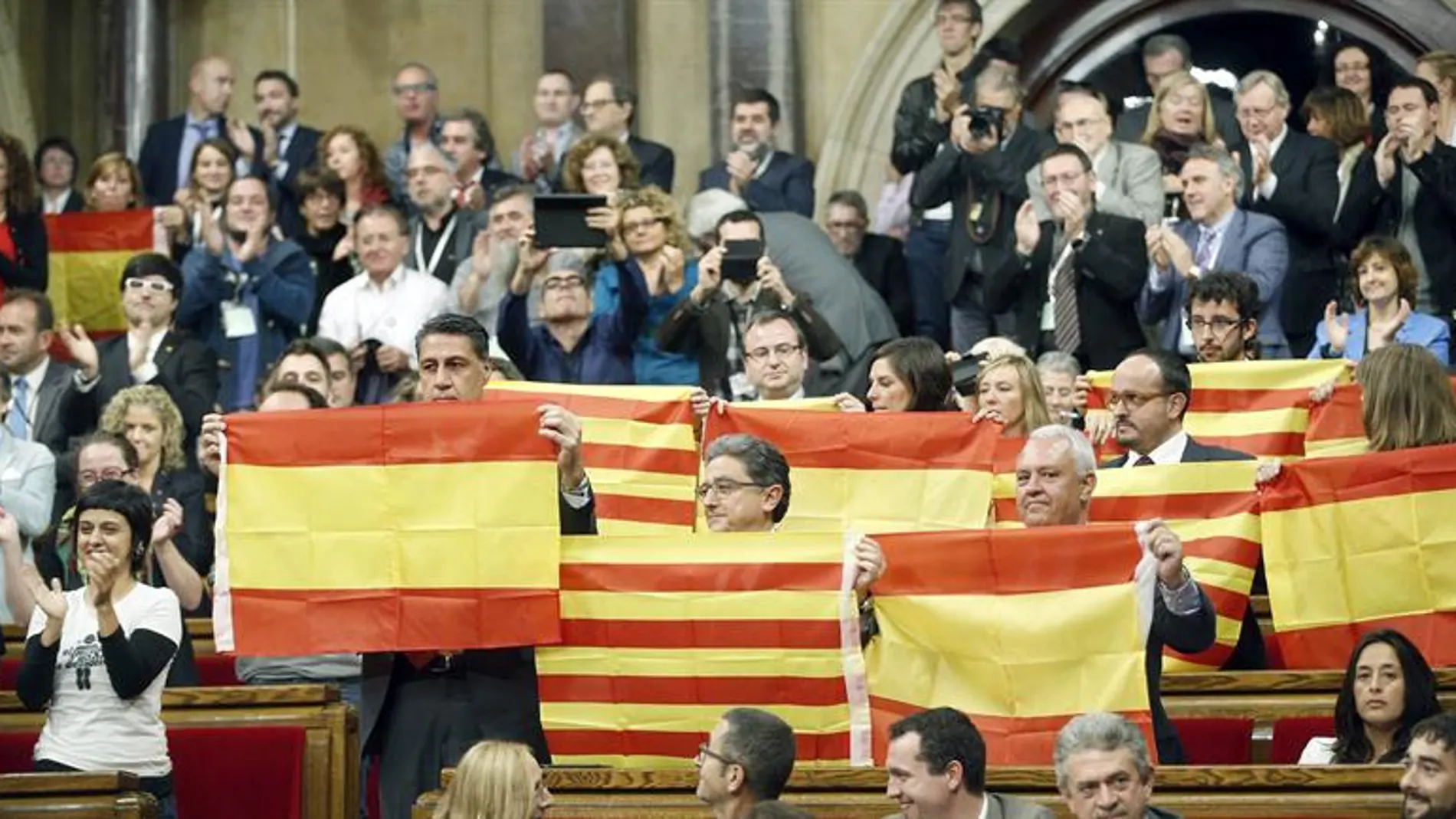 Banderas españolas y catalanas Banderas españolas y catalanas